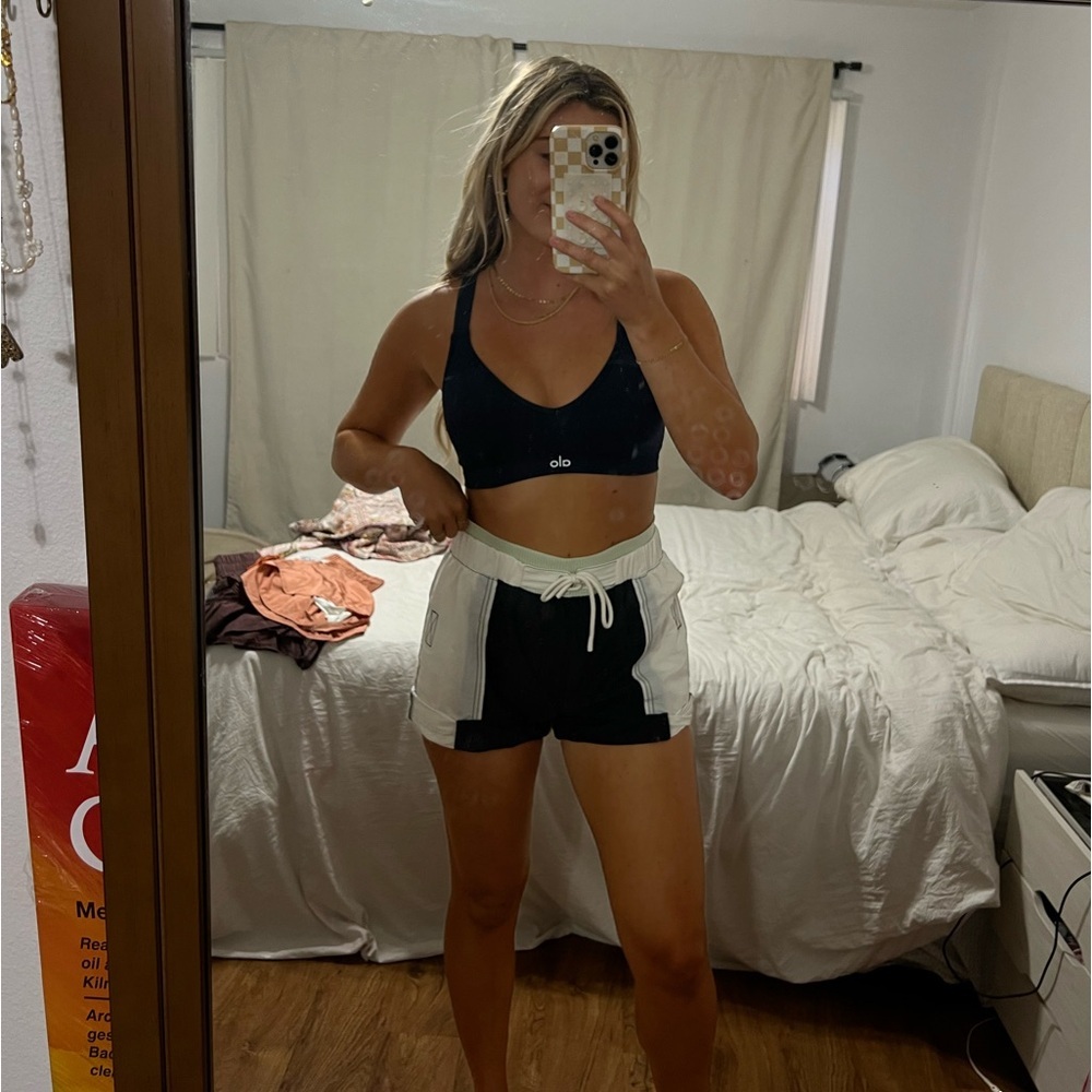 FREE PEOPLE movement shorts - Picture 3 of 16